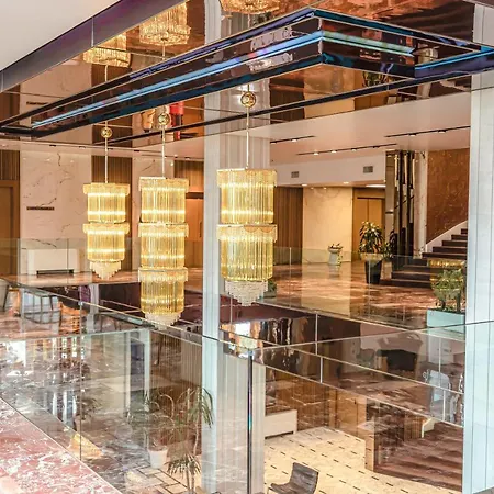 地拉那国际酒店及会议中心 酒店 4*