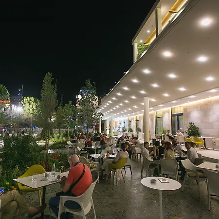 地拉那国际酒店及会议中心 4*