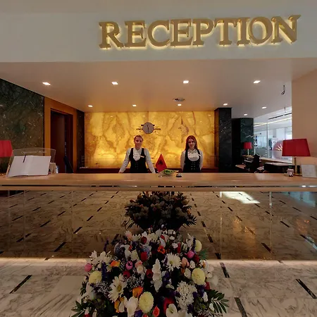 地拉那国际酒店及会议中心 4*