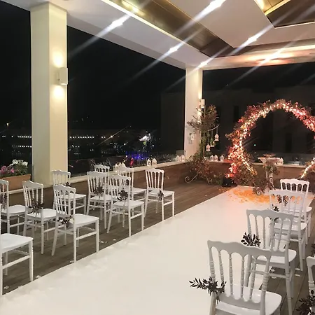 地拉那国际酒店及会议中心 酒店 4*