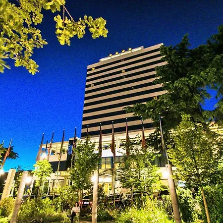 地拉那国际酒店及会议中心 酒店