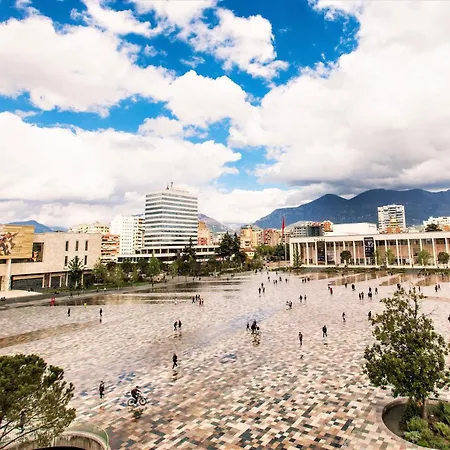 地拉那国际酒店及会议中心 酒店 4*