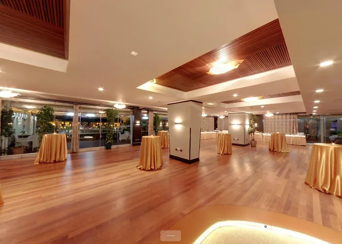 Otel International & Conference Center 4*