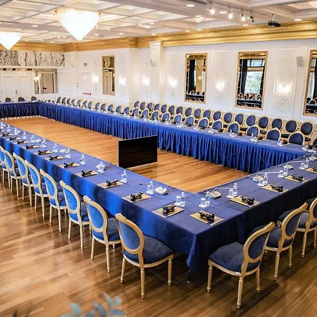 International & Conference Center 4* Тирана